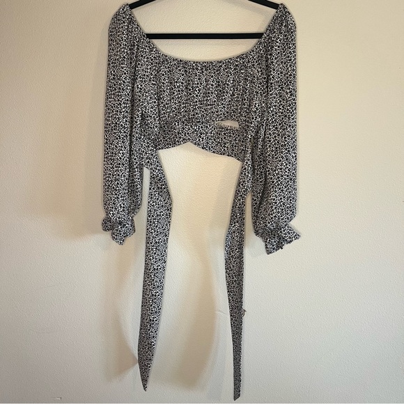 Altar’d State Women's Black and White Print Crop Top Size Small - Picture 7 of 10